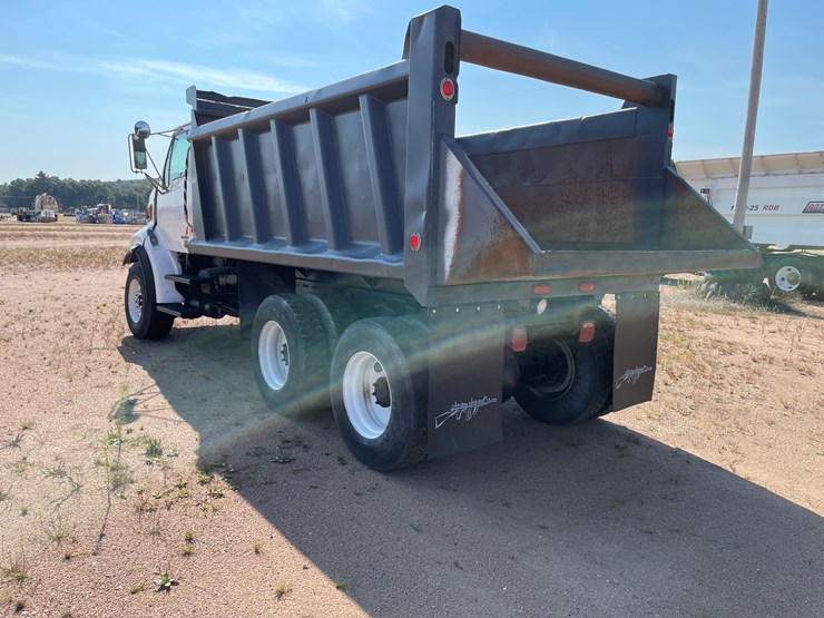 2005-sterling-lt9500-image-19
