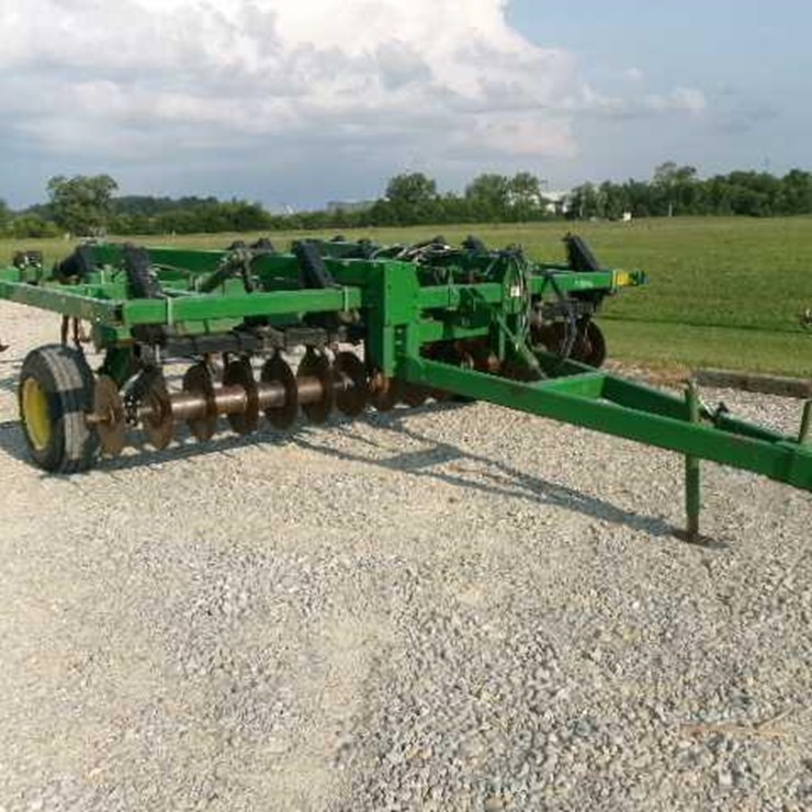 JOHN DEERE 714