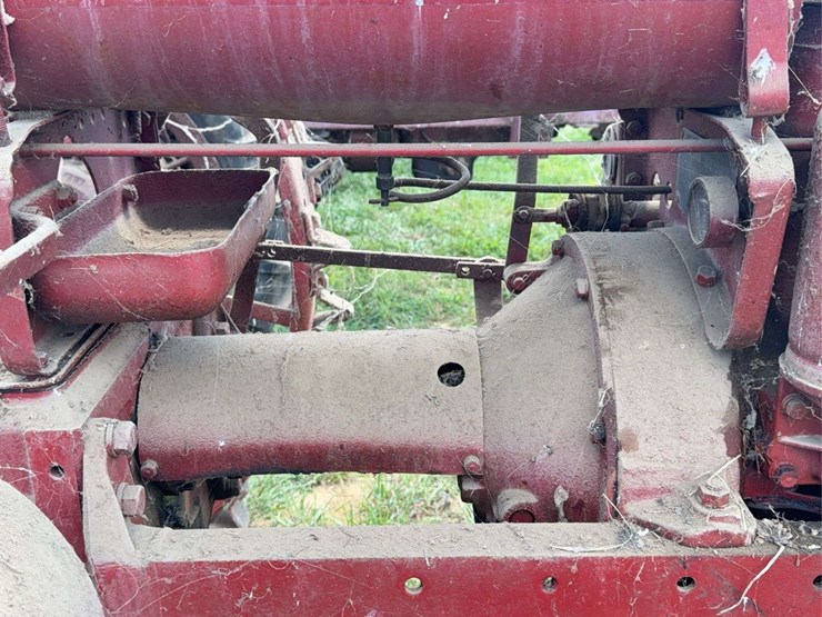 farmall-f-12-image-37