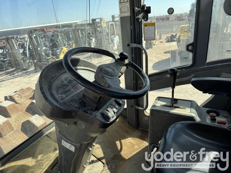 2018-xcmg-cv122pd-image-23