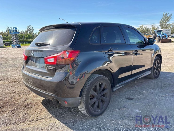 2015-mitsubishi-outlander-image-3