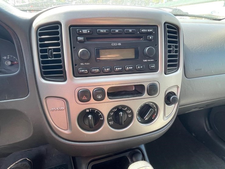 2005-ford-escape-image-12