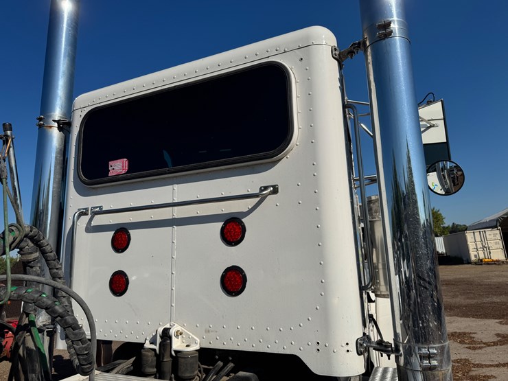 1999-peterbilt-378-image-17