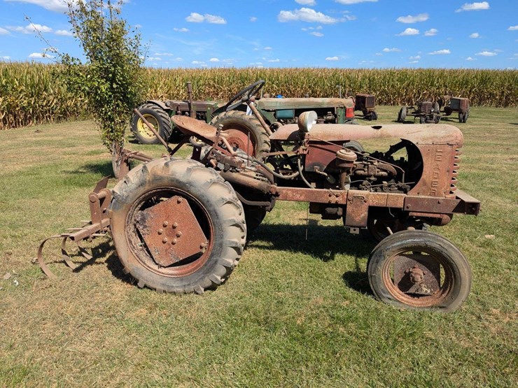 leader-model-b-tractor-image-4