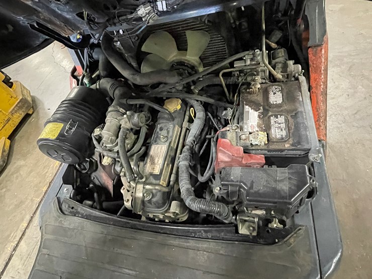 #8019-•-toyota-lp-powered-forklift-image-28