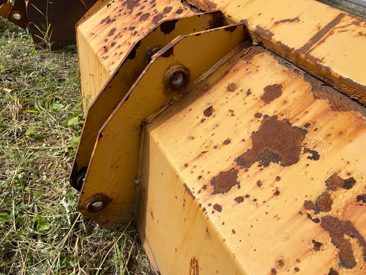 #1286-•-front-loader-bucket-attachment-image-13