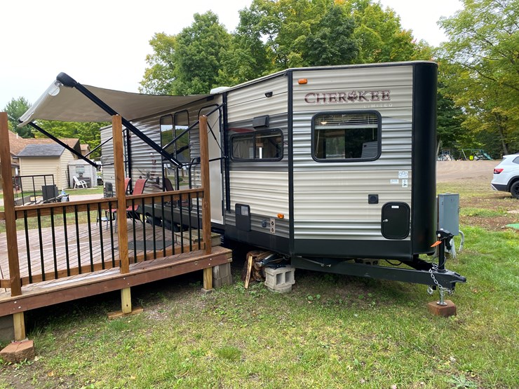 #3304-•-2016-cherokee-limited-274vfk-camper-(has-wi-title)-(three-lakes,-wi)-image-1