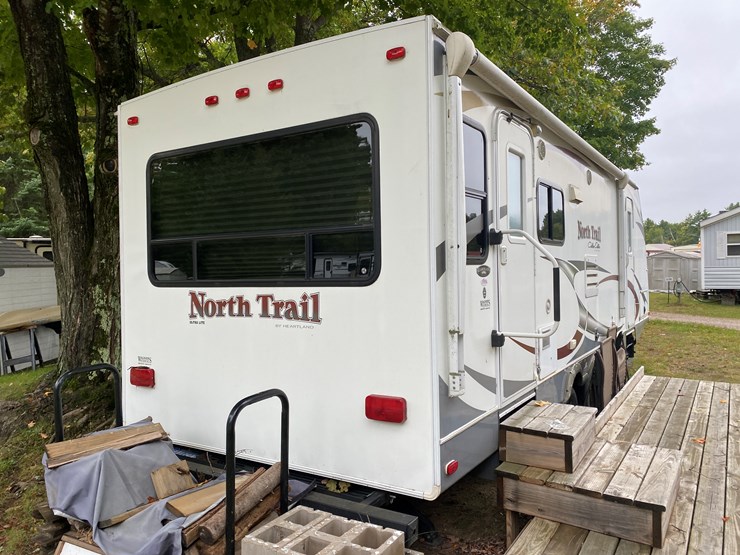 #3300-•-2012-north-trail-caliber-26lrss-camper-(has-mi-title)-(three-lakes,-wi)-image-9