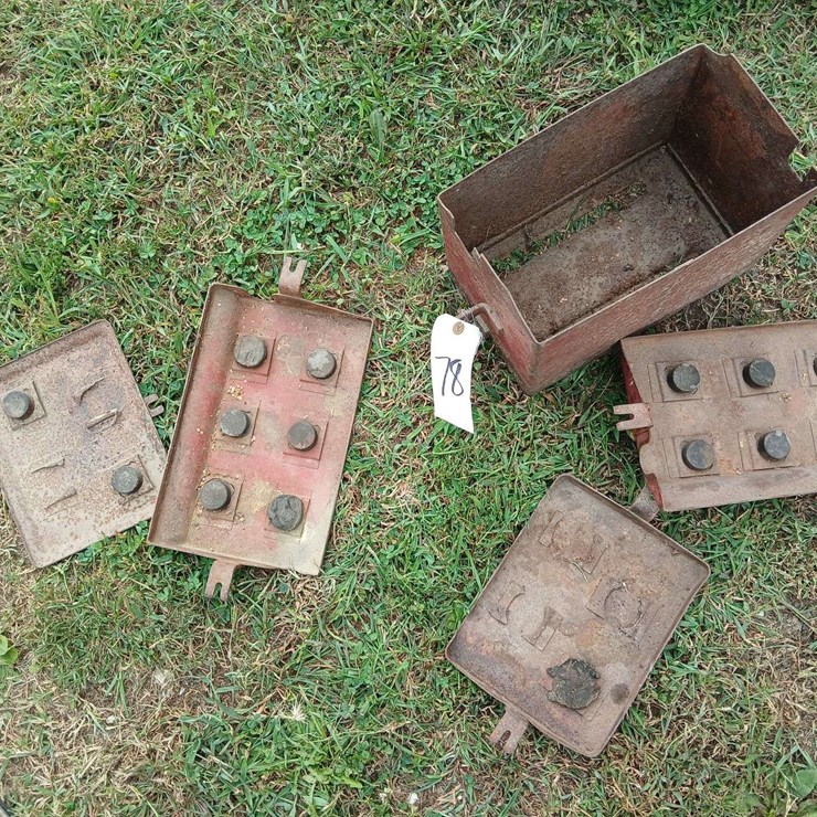 Battery box with lids