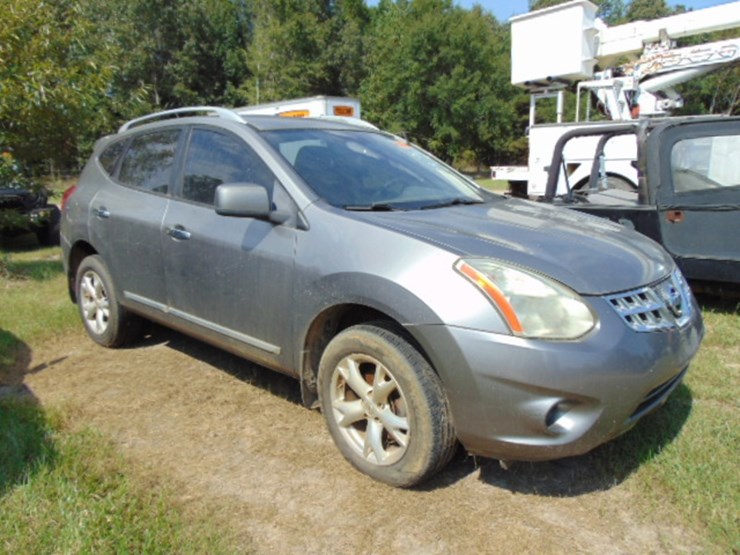 2011-nissan-rogue-image-2