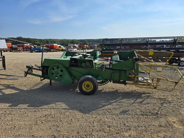 john-deere-336-image-2
