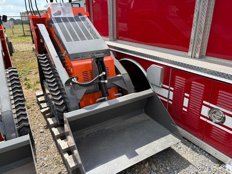 hrc700-mini-skid-steer-image-3