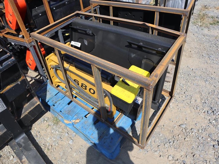 agt-skid-steer-breaker-image-2