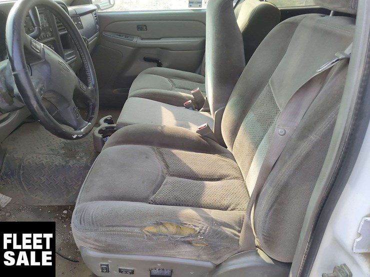 2006-chevrolet-suburban-image-7