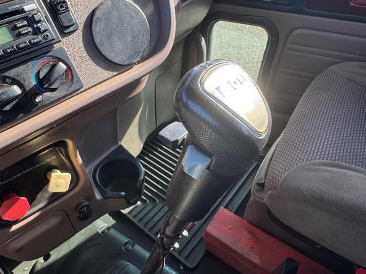 2013-peterbilt-389k-image-34