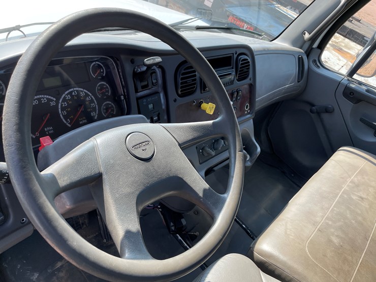 #2700-•-2003-freightliner-m2112-cab-and-chassis-(has-wi-salvage-title)-(mosinee,-wi)-image-30