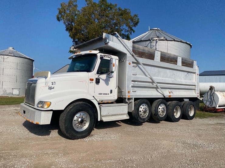 2002-ih-9200i-quad-axle-dump-truck-image-1