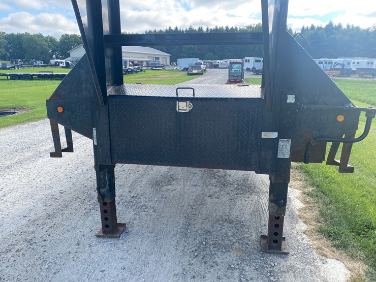 #3010-•-2017-32'-gooseneck-trailer-(helenville,-wi)-(has-wi-title)-image-3