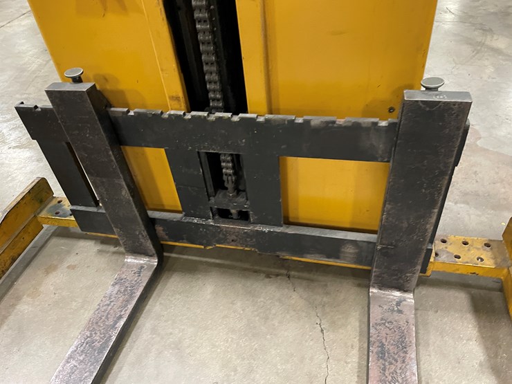 #8014-•-big-joe-electric-walk-behind-forklift-image-7