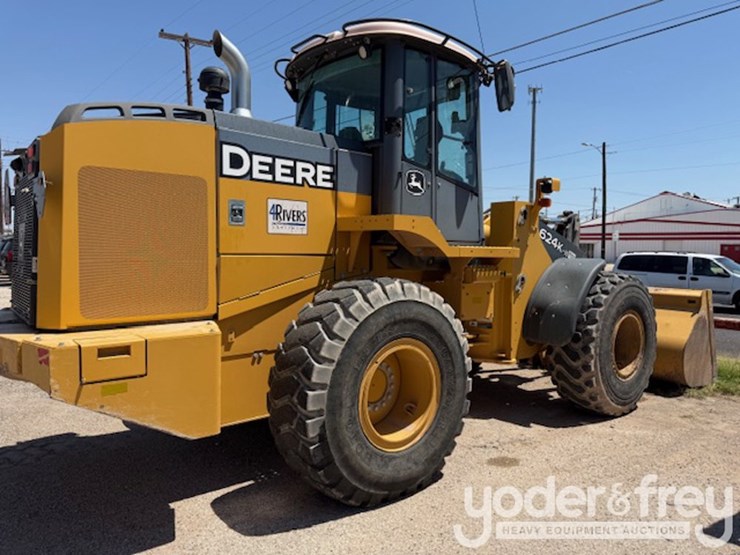 2018-deere-624k-image-3