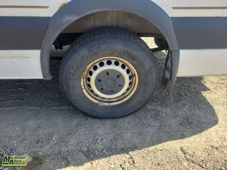 2015-mercedes-benz-sprinter-2500-image-9