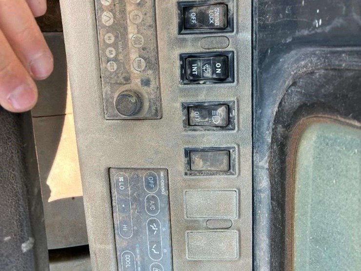 komatsu-pc220-lc-image-30