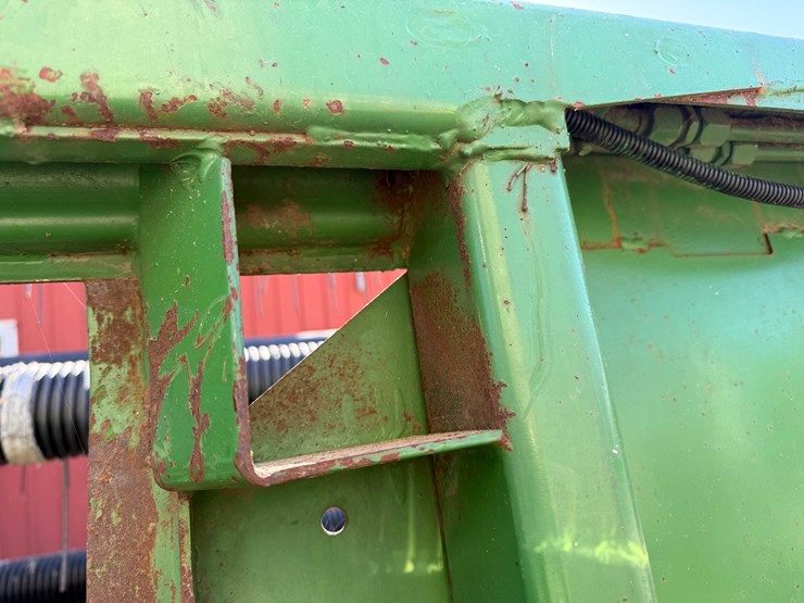 john-deere-216-image-19