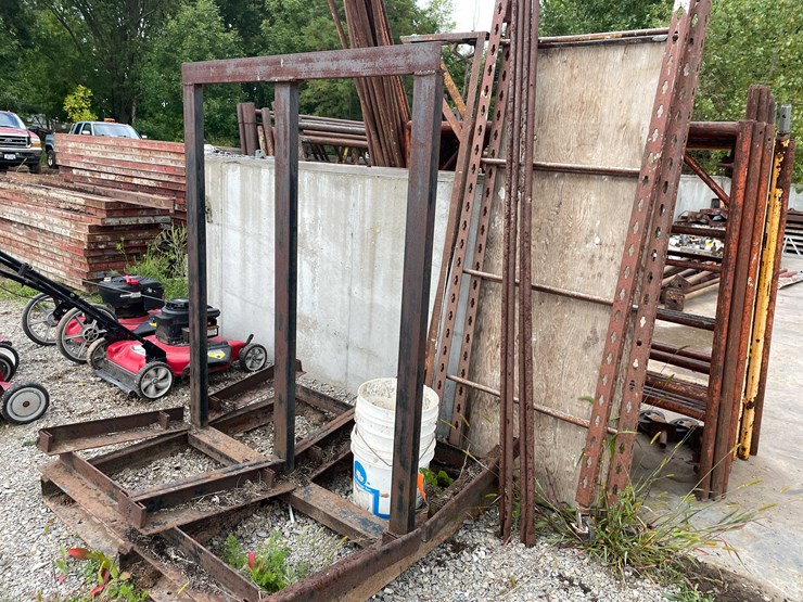#1333-•-scaffolding-and-concrete-form-rack-image-1