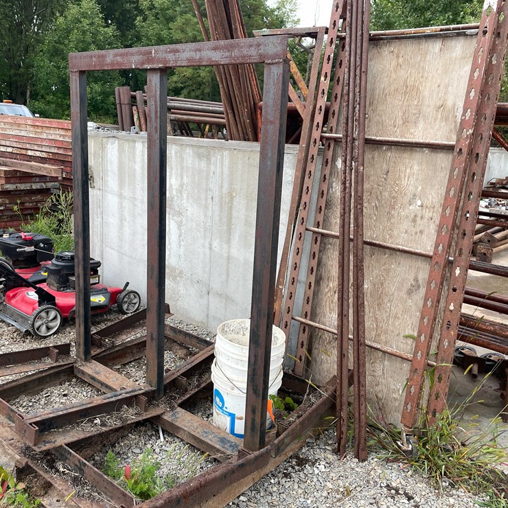 #1333 • Scaffolding and Concrete Form Rack