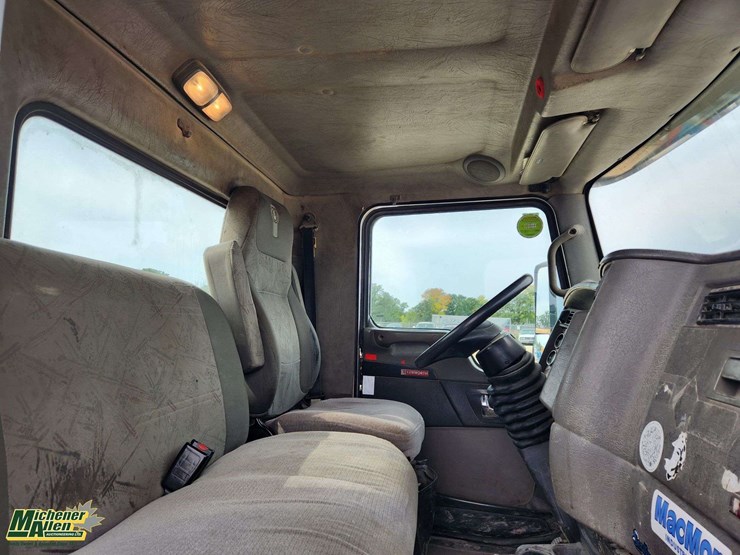 2009-kenworth-t370-image-29