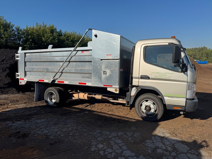 #3240-•-2020-mitsubishi-fuso-canter-truck-(has-wi-title)-(waukesha,-wi)-image-4