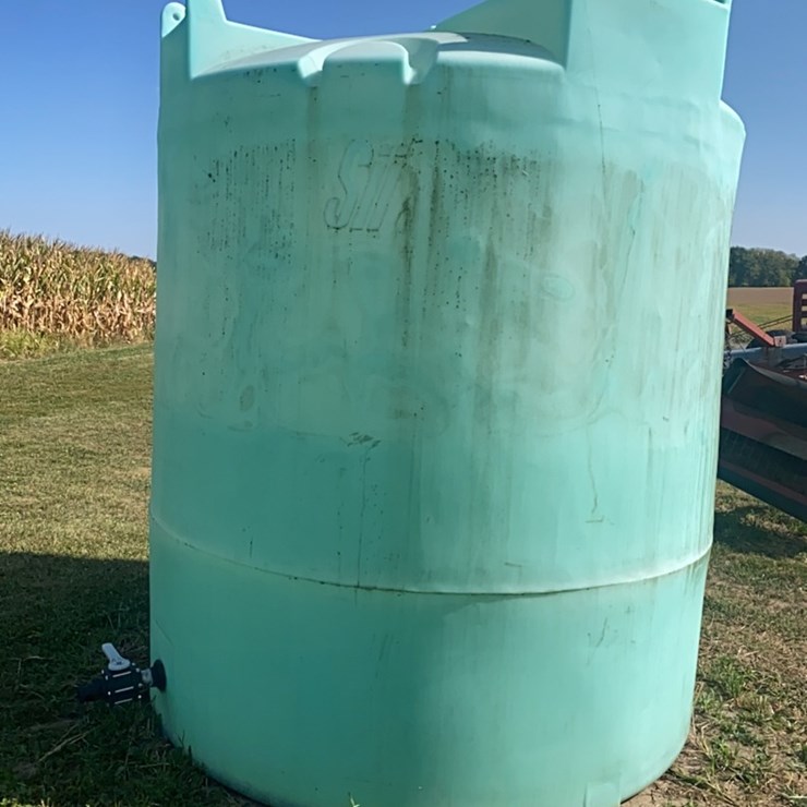 Snyder 2500 Fertilizer Tank