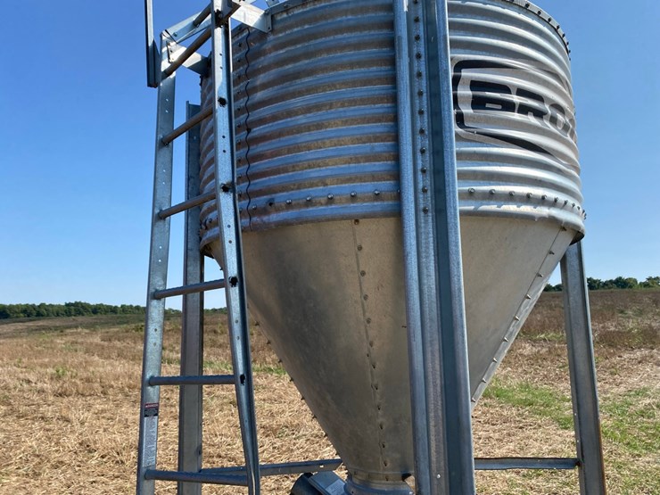 brock-feed-bin-image-4