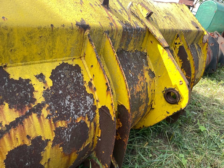 #1147-•-front-loader-bucket-attachment-image-17