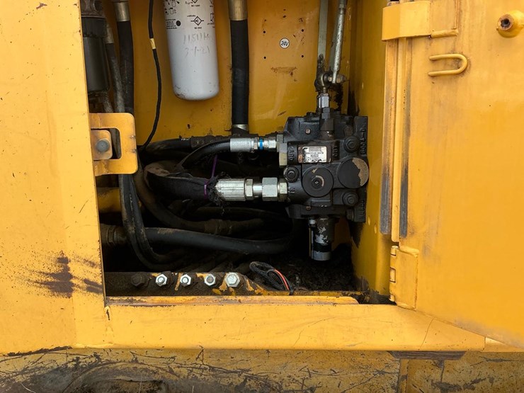 2002-deere-700h-image-51