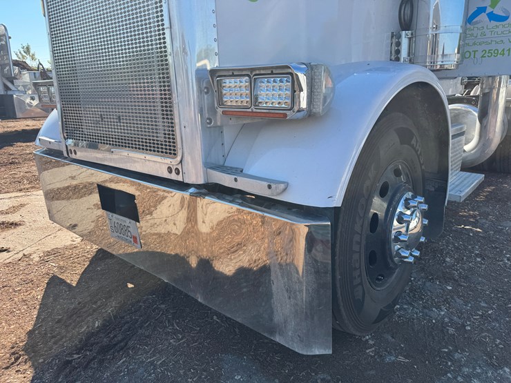1999-peterbilt-378-image-11