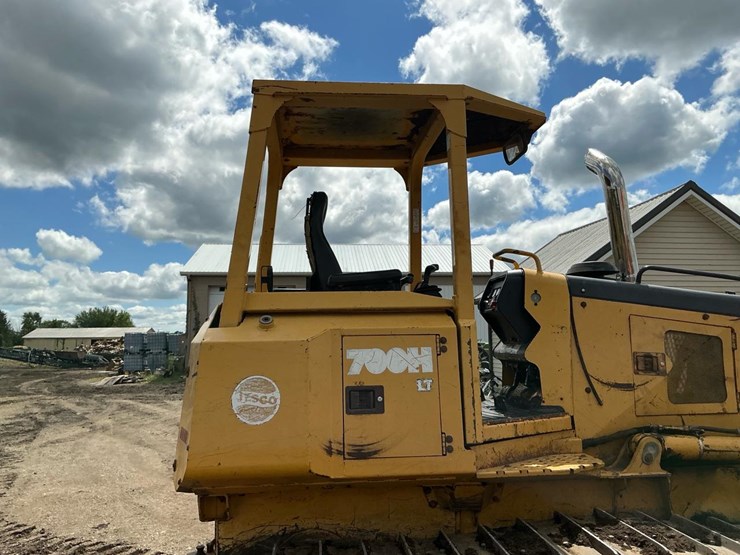 2002-deere-700h-image-43