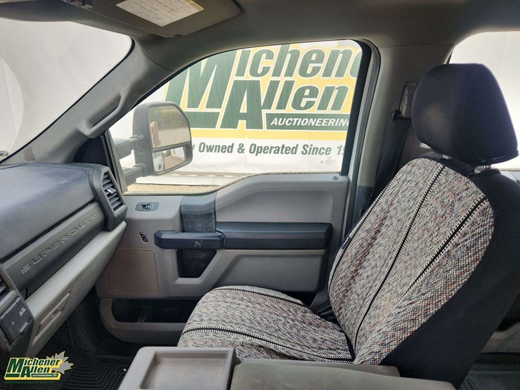 2021-ford-f350-image-16