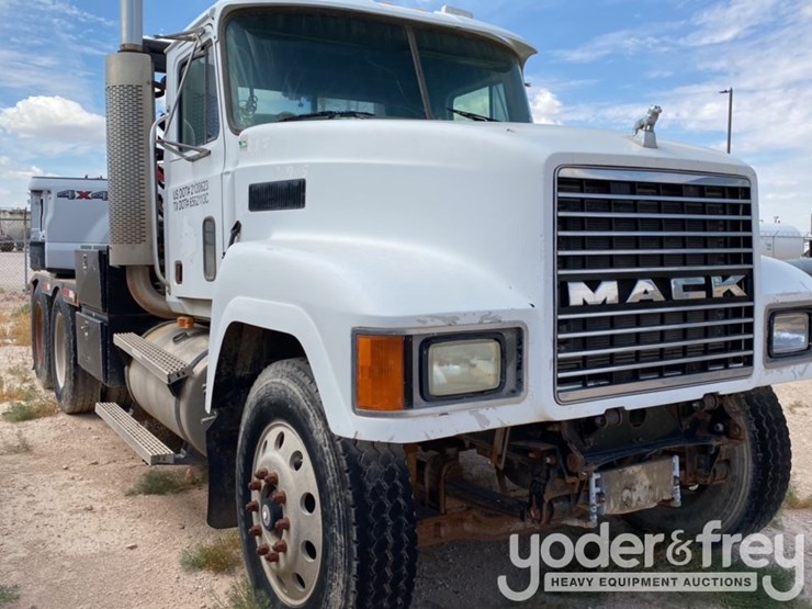 2000-mack-ch613-image-10