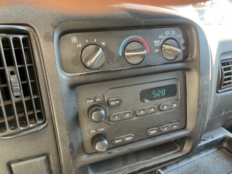 2002-gmc-3500-image-28