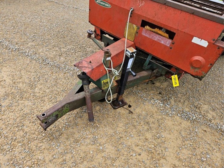 #149-•-new-idea-manure-spreader-image-12