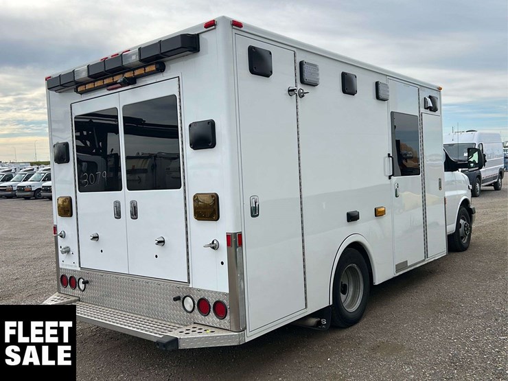 2017-chevrolet-express-s/a-ambulance-image-3