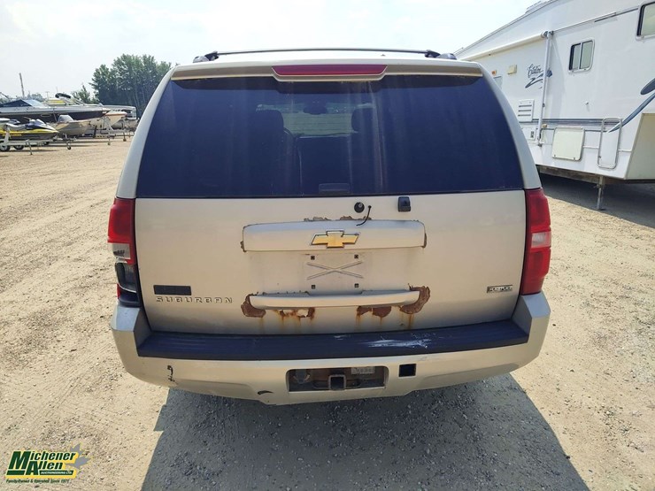 2007-chevrolet-suburban-image-26