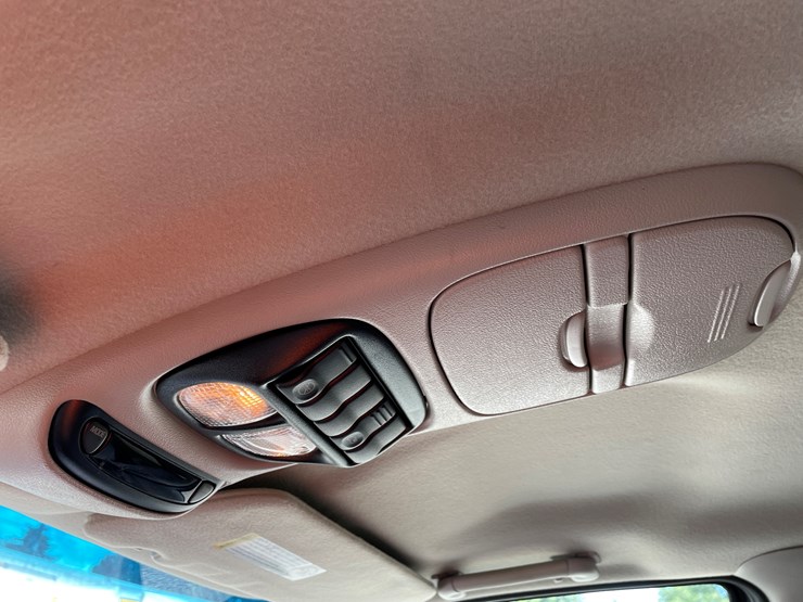 #8008-•-2000-chevy-venture-ls-van-(with-wi-title)-image-21