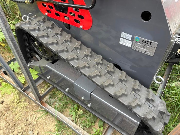 agt-ysrt14-stand-on-skid-loader-image-5
