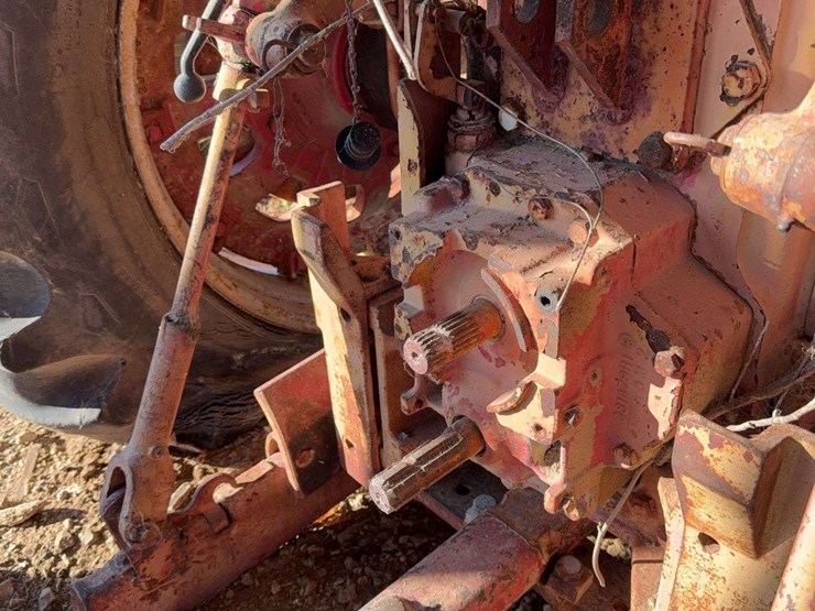 farmall-806-image-41