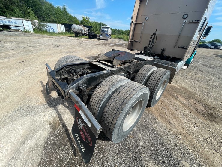 2004-peterbilt-379-image-17