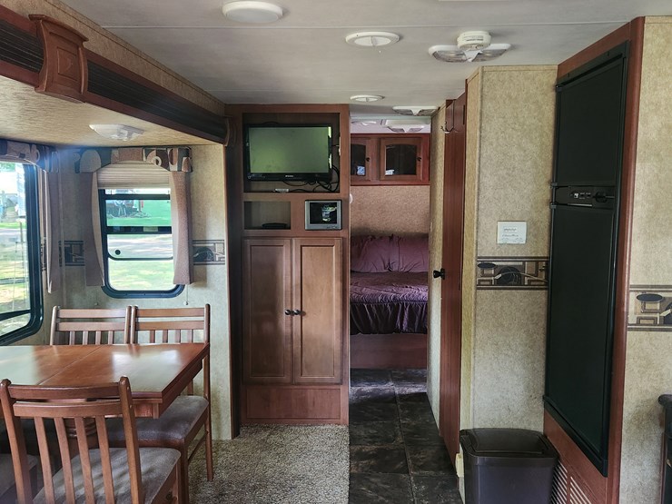 #3300-•-2012-north-trail-caliber-26lrss-camper-(has-mi-title)-(three-lakes,-wi)-image-34