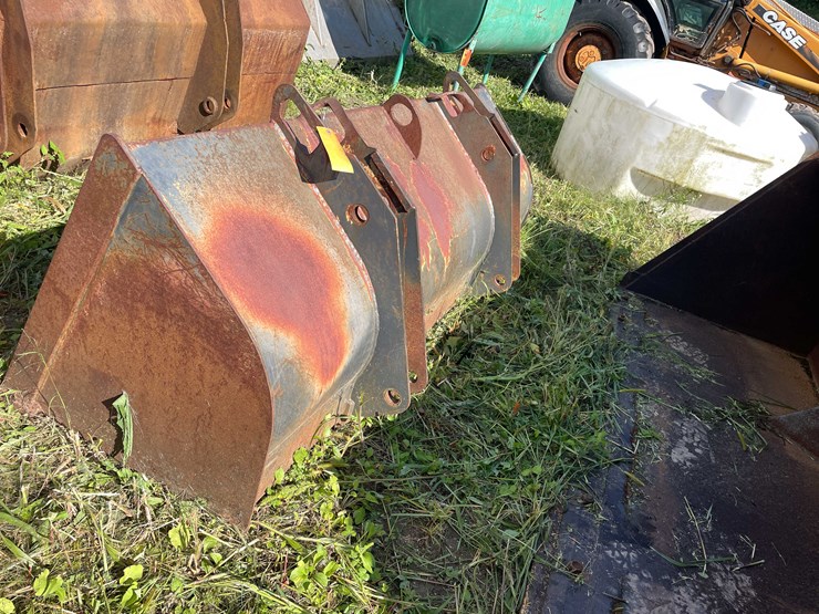 #1284-•-front-loader-bucket-attachment-image-7