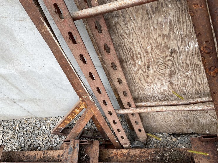 #1333-•-scaffolding-and-concrete-form-rack-image-6